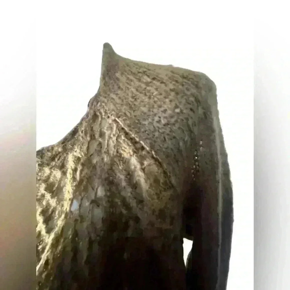 Open knit sweater perfect for layering - Picture 5 of 8